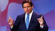 Florida: Ron DeSantis respalda proyecto de ley que protege a personas mayores de fraudes inmobiliarios