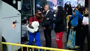 Inmigrantes huyen de los refugios en Nueva York por miedo a deportaciones masivas de Trump: buscan apoyo en iglesias
