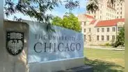 Gobierno de EEUU revoca visas F-1 a siete estudiantes internacionales de la Universidad de Chicago