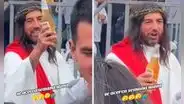 Hombre vestido de Jesús es captado con cerveza en feria y desata risas en redes sociales: “Está celebrando por Semana Santa”
