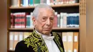 ¿Cuántas carreras estudió Mario Vargas Llosa y en qué universidad se graduó?