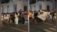 Hombre que interpretaba a Jesús pateó a joven que lo molestaba durante escenificación de semana santa y clip es viral