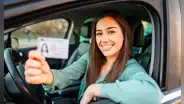 Medida vigente durante el gobierno de Greg Abbott otorga una licencia de conducir gratis en Texas a quienes cumplan estos requisitos del DPS