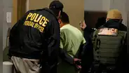 Aviso importante para inmigrantes en EEUU: la ley vigente durante el gobierno de Bob Ferguson que protege indocumentados del ICE en Washington