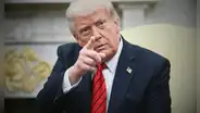 Trump acusa a Harvard de "antisemitismo" tras denuncia al gobierno de Estados Unidos por congelamiento de fondos
