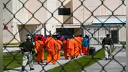 Denuncian trato inhumano y abuso sistemático contra inmigrantes en el Centro de Detención Krome de Florida