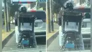 Peruano felicita a motociclista por mostrar su placa en casco y mochila delivery: "El que nada debe, nada teme"
