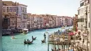 El "bosque sumergido" de Venecia, la maravilla de la ingeniería que ha mantenido la ciudad a flote por 1600 años