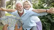 Adultos mayores de 65 años en Perú podrán cobrar aumento de beneficio económico con esta única condición en 2025