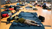 Malas noticias para inmigrantes en EEUU: gobierno de Trump cancela US$24 millones en subvenciones para refugios de extranjeros en esta ciudad