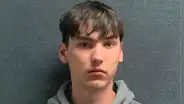 Padre dispara tres veces a hombre de 20 años tras encontrarlo desnudo en la habitación de su hija adolescente en Kentucky