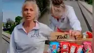 Mujer de 56 años es acusada de agredir a vendedora ambulante en California: empujó el carrito de productos y la hizo caer