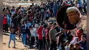 Inmigrantes protestan tras la revocación de permisos de trabajo por CBP One: "No somos criminales"