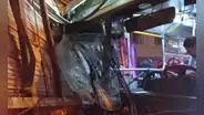 Fuerte choque en Ate: tráiler y bus de la empresa ETUL 4 colisionan a la altura de la av. Horacio Zeballos