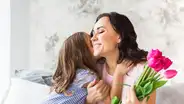 Día de la Madre 2025: Ideas creativas y frases graciosas para felicitar a mamá de una manera única y divertida