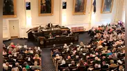 Nuevo proyecto de ley contra inmigrantes en EEUU: avanza medida que prohíbe a funcionarios locales limitar la colaboración con iCE en este estado