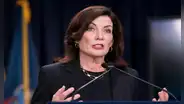 Buenas noticias para residentes de Nueva York: Kathy Hochul aprueba un nuevo presupuesto que beneficia a las familias