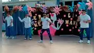Papás hacen coreografía de la Joven Sensación en actuación del Día de la madre: 'Sacaron los pasos prohibidos'