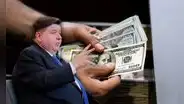 Nuevo salario mínimo en Chicago aprobado por JB Pritzker: inmigrantes tendrán aumento salarial a partir de julio