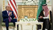 Estados Unidos y Arabia Saudita firman acuerdo de US$ 142.000 millones por la mayor venta de armas "de la historia"