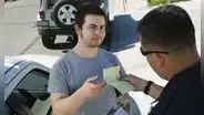 California: no solo los conductores, sino también los pasajeros son multados por vigente ley de seguridad vehicular