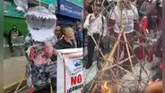 Paro nacional: manifestantes queman antorcha de una rata cerca al Congreso