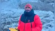 Montañista peruano, Víctor Rímac escala el Everest con la bandera peruana