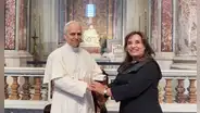 Dina Boluarte saludó al Papa León XIV en el Vaticano, en medio de protestas