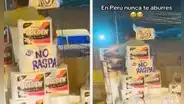 Peruano sorprende por su original mensaje para vender papel higiénico en plena calle: “No raspa”
