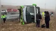 Accidente en Pasamayo: bus de ruta Huaral-Lima se vuelca y pasajeros escapan por las ventanas