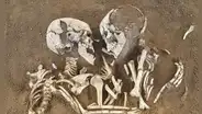 La historia real de los 'Amantes de Valdaro', dos jóvenes que fueron enterrados abrazados hace 5.000 años