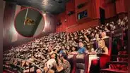 Cine que proyectaba Destino Final 6 termina con techo caído y en redes reaccionan: "No estaban viendo la película, la estaban viviendo"