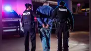 Inmigrante en Florida pide la ciudadanía americana, pero USCIS descubre su fraude y ahora podría recibir hasta 10 años de cárcel
