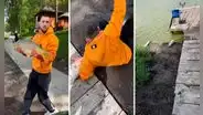 Joven intenta presumir pez que acababa de atrapar: sin querer resbala y lo termina devolviendo al río