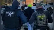 Buenas noticias para inmigrantes: ley que refuerza protección contra redadas del ICE es firmada por gobernador de este estado