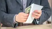 Buenas noticias para residentes en EEUU: estos estados repartirán cheques de estímulos a partir de junio