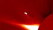 Científicos rusos captaron un objeto con forma de "pájaro" saliendo del Sol y calculan que es 10 veces más grande que la Tierra