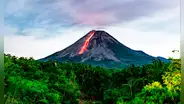Cuando los volcanes se acercan a entrar en erupción, más verdes se volverán los árboles que lo rodean