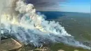 Incendios forestales en el noroeste de Canadá provocan evacuación masiva, sería una de las mayores en su historia