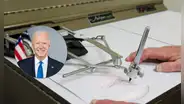 ¿Qué es el autopen? El dispositivo que Donald Trump afirma que Joe Biden usó para firmar indultos en Estados Unidos