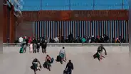 Trump acelera construcción del muro con México mientras bajan detenciones migratorias en frontera