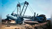 La enorme máquina minera que realiza el trabajo de 10.000 camiones, supera las 14.000 toneladas y cuesta aproximadamente 100 millones de dólares