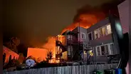 Gigantesco incendio destruye tres edificios en California: residentes fueron evacuados a tiempo