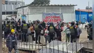 Pescadores y comerciantes de Chorrillos se enfrentan a policías durante protesta contra proyecto municipal