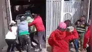 Juliaca: familia a ladrillazos enfrenta a ladrones y recupera camioneta robada ante mirada de policías