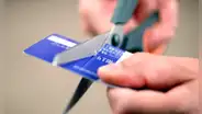 El Gobierno español anuncia la suspensión de cuentas bancarias y tarjetas de crédito a estos contribuyentes: ¿Estás en la lista?