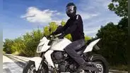 Tips clave de seguridad para manejar una moto en zonas urbanas con alto tensito vehicular y evitar accidentes