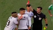 Arturo Vidal protagoniza otro episodio de furia y despotrica contra árbitro tras expulsión: "Que dirija en segunda"