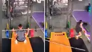 Fuerte sismo sorprende a joven que hacía sentadillas en gimnasio: trató de evacuar, pero le dio un calambre