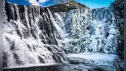 Las fuertes imagenes que dejó el frío extremo en Argentina: congeló una cascada de 30 metros